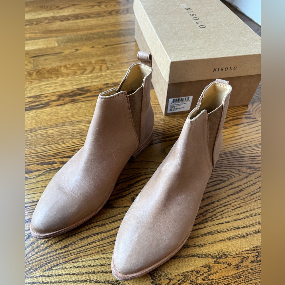 Nisolo Everyday Chelsea Boots, Almond